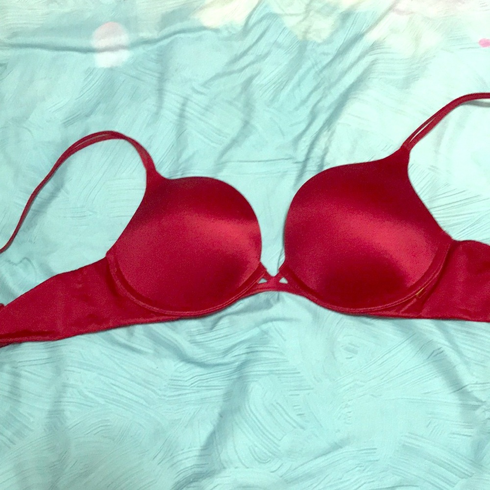 Victoria’s Secret push-up bra, 32 C